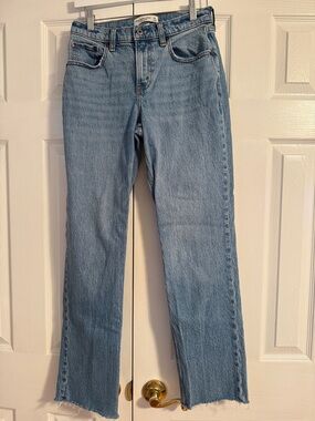 Abercrombie & Fitch Curve Love Mid Rise 90s Straight Jean